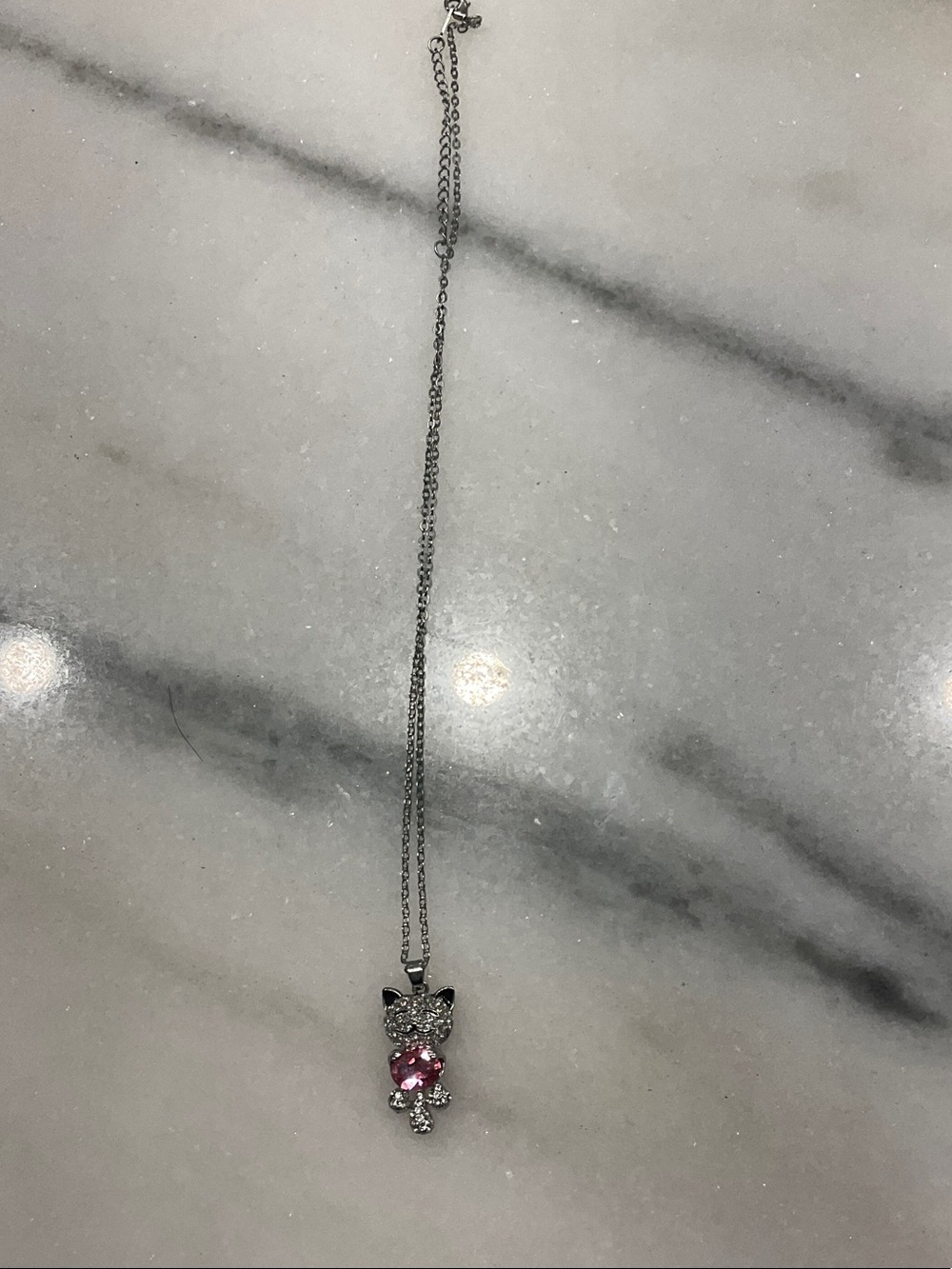 CAT NECKLACE WITH A PINK HEART (FASHION NECKLACE)